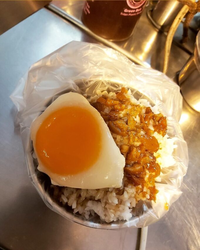 寧夏夜市美食推薦|鴨頭正二代滷肉飯 寧夏夜市美食推薦|鴨頭正二代滷肉飯