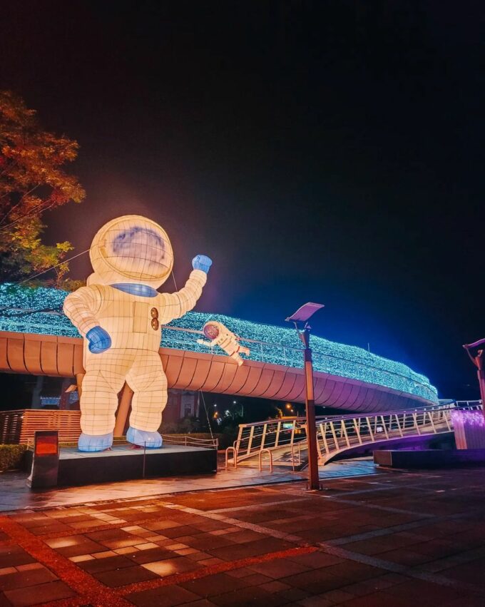 2022屏東燈節 2022屏東燈節|勝利星村、萬年溪、縣民公園三大燈區,史努比、春江獸超可愛! 2022屏東燈節 2022 2022屏東燈節 2022屏東燈節|勝利星村、萬年溪、縣民公園三大燈區,史努比、春江獸超可愛! 6 2022
