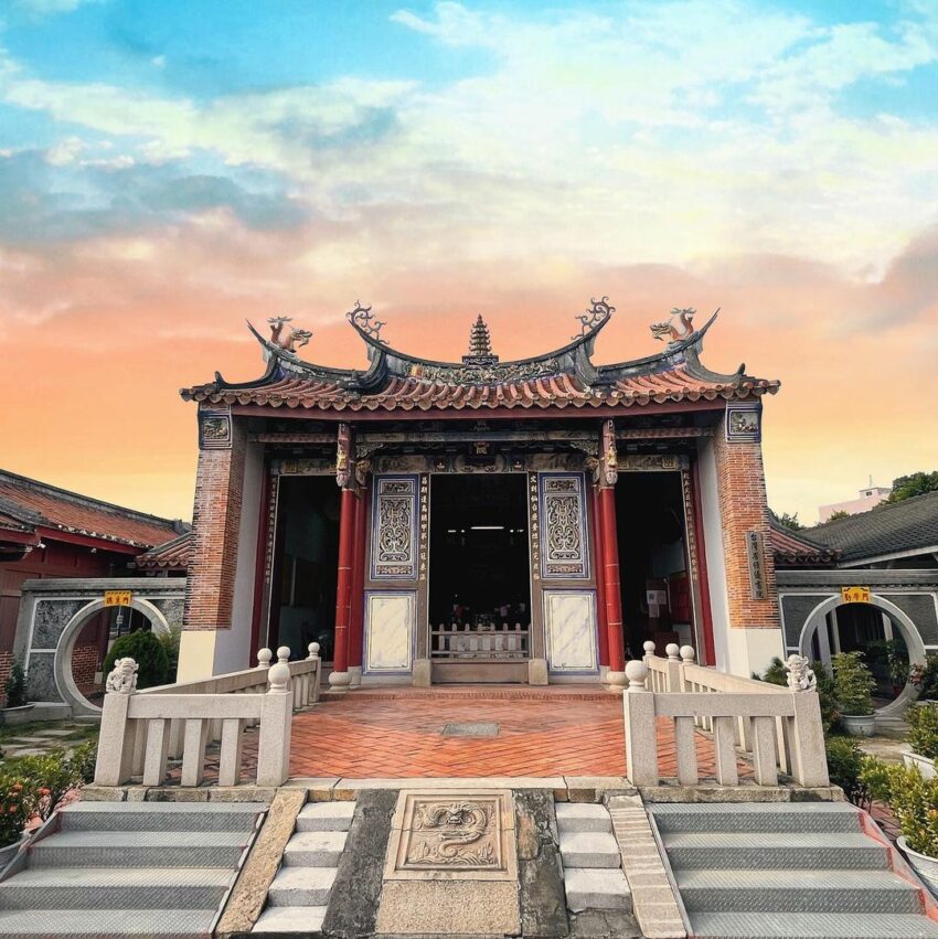 - 員林景點 員林景點|14處員林好拍好玩的景點推薦|夢幻夜景、純白教堂、桐花步道、探索侏羅紀之旅 2022 員林 員林景點 興賢書院