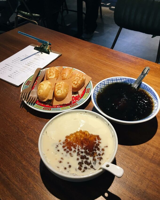 嘉義景點 2023嘉義美食推薦13家文化路夜市的嘉義宵夜小吃、嘉義市美食的嘉義美食餐廳、東市場美食和咖啡廳總整理 嘉義景點 2023 油頭雞蛋糕