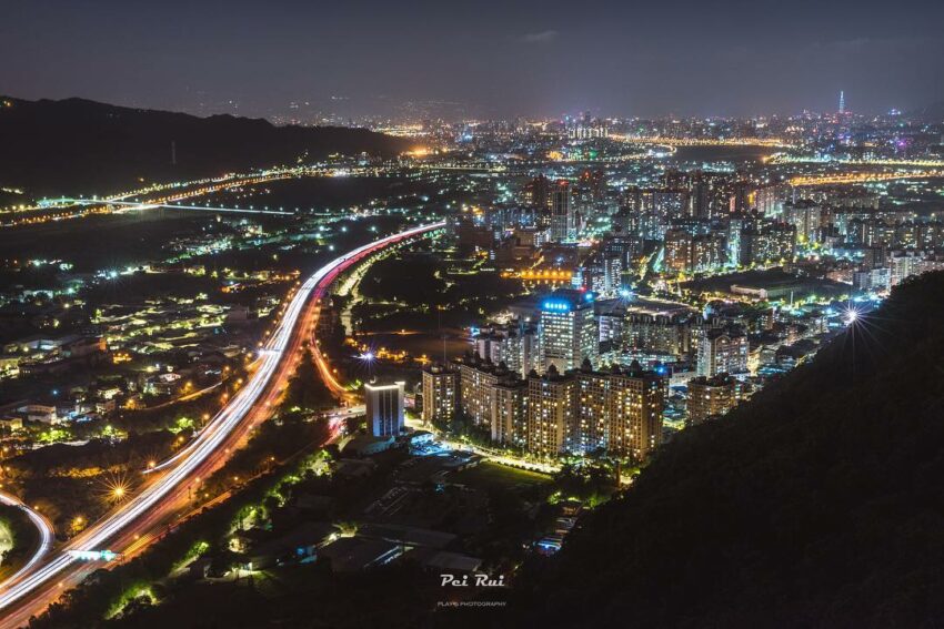 - 台北景點 【2022台北景點】最新28個台北一日遊景點!約會推薦、雨天備案、親子旅遊攻略 2022 ▸台北景點, ▸旅遊情報 三峽, 三峽一日遊, 兒童新樂園, 北投一日遊, 北投圖書館, 北投景點, 北投溫泉博物館, 台北, 台北 一日遊 推薦, 台北 景點, 台北101, 台北一日遊, 台北天文館, 台北室內景點, 台北戶外景點, 台北推薦景點, 台北景點, 台北最新景點, 台北網美景點, 台北親子景點, 地熱谷, 士林一日遊, 士林景點, 士林科教館, 大稻埕一日遊, 大稻埕景點, 大稻埕碼頭, 大稻埕碼頭貨櫃市集, 木柵動物園, 松山一日遊, 松山文創園區, 松山景點, 民生社區, 烏來, 烏來一日遊, 藍寶石泉, 象山, 象山親山步道, 貓空, 貓空 一日遊, 貓空一日遊, 迪化街, 迪化街一日遊, 迪化街景點, 醉心台北景點, 銀河洞步道, 陽明山一日遊, 陽明山景點, 霞海城隍廟, 飛機巷, 饒河夜市 2022
