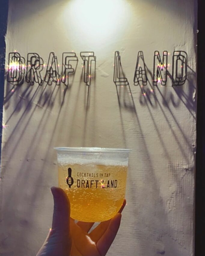 PARK2草悟廣場｜Draft Land，店內有多達十幾種飲品，透過風味喜好的問題和試飲，客人可以保證喝到喜歡的酒款，就算是酒國新手也能放心嚐試