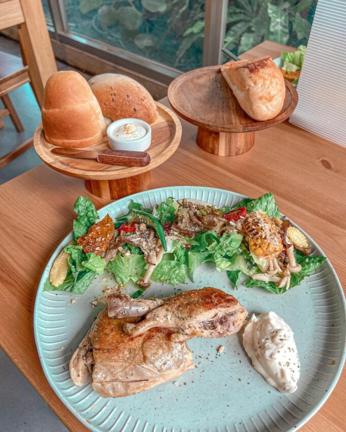 台東打卡咖啡廳 | #5柴米DailyKitchen,柴米提供早午餐、主食、土司輕食與多種飲品,每隔段時間便會更新菜單內容,帶給客人不定期的新鮮感與驚奇。 台東咖啡廳