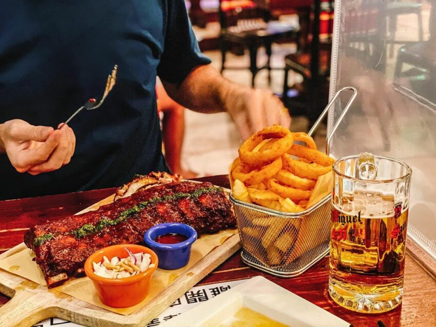墾丁大街│異國料理,冒煙的喬墾丁大灣店以美味又道地的美墨料理,和獨具特色的餐廳裝潢,擄獲許多死忠支持者。 墾丁大街 冒煙的喬墾丁大灣店