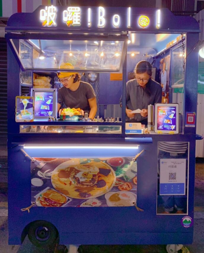 墾丁大街│異國料理,啵囉!bolo!把波蘿麵包變出新花樣,有著濃厚奶油味的波蘿麵包,經過鐵板的加持後變得外酥內軟,單吃就很好吃 墾丁大街 啵囉!BOLO!