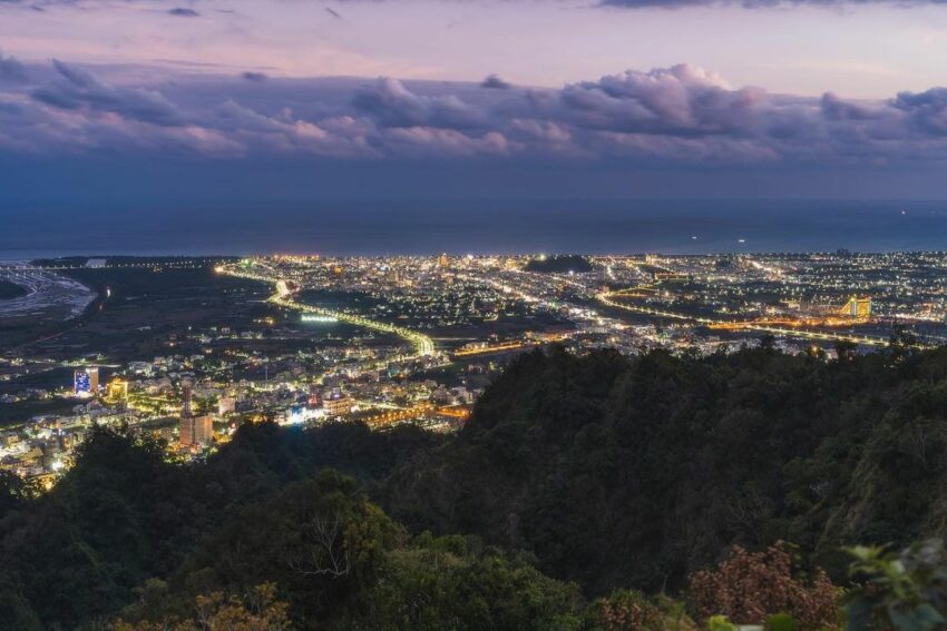 台東夜景 2022台東夜景|情侶約會必看!推薦11個台東夜景,讓你在星空之下來場浪漫的約會 台東夜景 2022 台東夜景 四格山