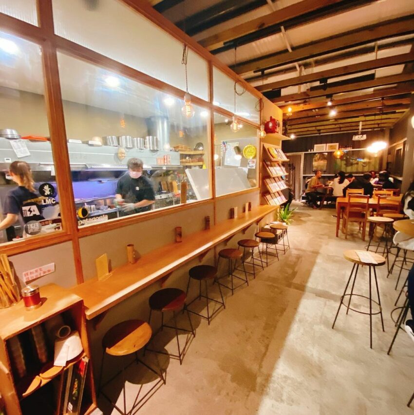 宜蘭宵夜 | #11路邊烤肉wildbbq 創始店,招牌的豬五花系列,口感多汁卻不油膩,除了搭配經典的三星蔥或泡菜,還有蘋果、絲瓜、剝皮辣椒等創意搭法,每樣都是超人氣的秒殺菜色,想嚐試的話就得要早點到店裡報到囉! 宜蘭宵夜 | #11路邊烤肉wildbbq 創始店,招牌的豬五花系列,口感多汁卻不油膩,除了搭配經典的三星蔥或泡菜,還有蘋果、絲瓜、剝皮辣椒等創意搭法,每樣都是超人氣的秒殺菜色,想嚐試的話就得要早點到店裡報到囉!