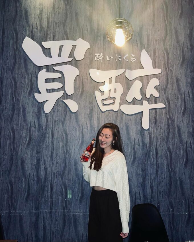 宜蘭宵夜 | #2買醉燒烤店,烤得恰到好處、新鮮多汁的串燒烤物,有創意的食材搭配出不一樣的美味,除了燒烤,也有鍋物與炸物可以選擇。這裡有寬敞又舒適的用餐空間,以及輕鬆熱鬧的氣氛,最適合下班或下課後,與友人前來舒解一下白日的煩燥與壓力了。 宜蘭宵夜 | #2買醉燒烤店,烤得恰到好處、新鮮多汁的串燒烤物,有創意的食材搭配出不一樣的美味,除了燒烤,也有鍋物與炸物可以選擇。這裡有寬敞又舒適的用餐空間,以及輕鬆熱鬧的氣氛,最適合下班或下課後,與友人前來舒解一下白日的煩燥與壓力了。