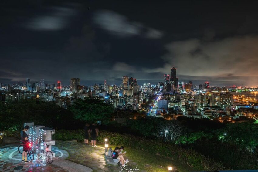 高雄戶外景點、高雄山區景點、高雄約會景點、高雄散步景點 高雄市壽山忠烈祠love觀景臺