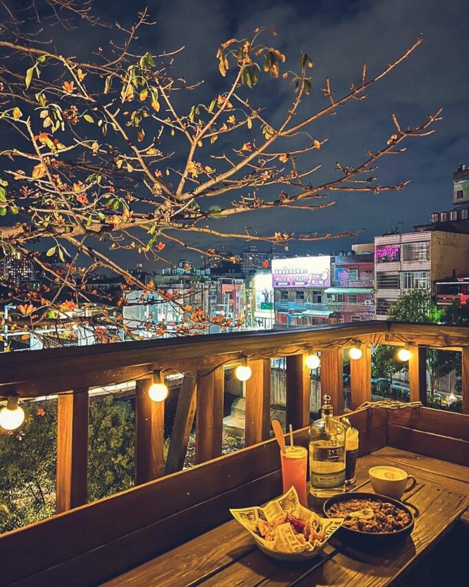 嘉義景點 最新【桃園酒吧】推薦10間特色酒吧、餐酒館,沉醉在夜色桃園之中! 嘉義景點 2023 桃園酒吧 小舊閣樓 Glow,桃園酒吧,中壢酒吧, 桃園酒吧推薦, 桃園水母餐酒館, 酒吧桃園, 酒吧中壢, 桃園音樂酒吧, 中壢酒吧推薦, 桃園酒吧喝到飽, 中壢pub, 桃園火車站酒吧, 桃園區酒吧, 中壢運動酒吧, 桃園市區酒吧, 桃園駐唱酒吧, 桃園空中酒吧, 桃園推薦酒吧, 桃園酒吧唱歌, 桃園世足酒吧, 桃園暢飲酒吧, 桃園藝文特區酒吧, 桃園一個人酒吧, 桃園喝酒的地方, 桃園酒吧暢飲, 中壢調酒, 桃園中壢酒吧, 桃園市酒吧, 桃園區餐酒館, 一點酒意中壢菜單, 桃園唱歌酒吧, 桃園車站酒吧, 桃園調酒喝到飽, 桃園三民路酒吧, 中壢推薦酒吧, 中壢喝酒的地方, 桃園八德酒吧, 中壢駐唱酒吧, 一點酒意菜單中壢, 桃園跨年酒吧, 桃園經國路酒吧, 音樂酒吧桃園, 和逸飯店桃園酒吧, 桃園現場演唱餐廳, 桃園中正路酒吧, 桃園餐酒館ptt, 中壢酒吧2023, 桃園酒吧跨年, 一點酒意桃花源菜單中壢, 桃園酒吧世足, 世足酒吧桃園, 桃園區酒吧推薦, 桃園夜市酒吧, 桃園酒吧餐廳, 桃園市酒吧推薦,