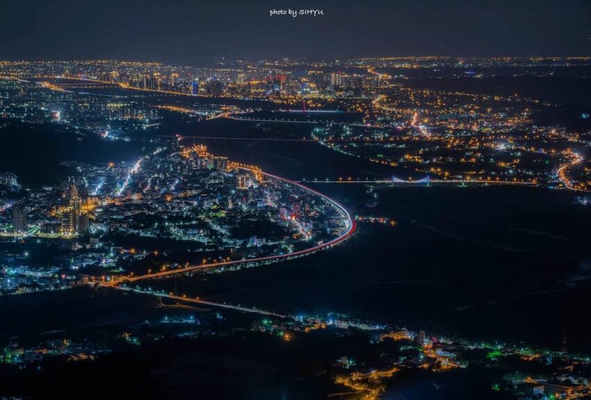 新竹夜景 大崎崠頂峰涼亭