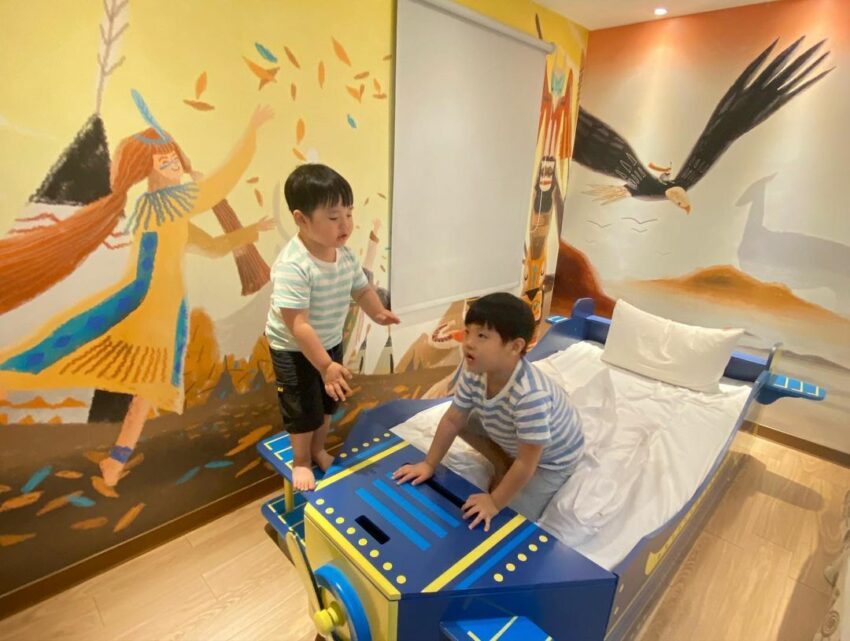 高雄親子飯店 【2022高雄親子飯店】最新推薦12間親子住宿|溜滑梯、游泳池、遊戲設施主題房,全家一起High到翻! 高雄親子飯店 2022 高雄親子飯店 秝芯旅店