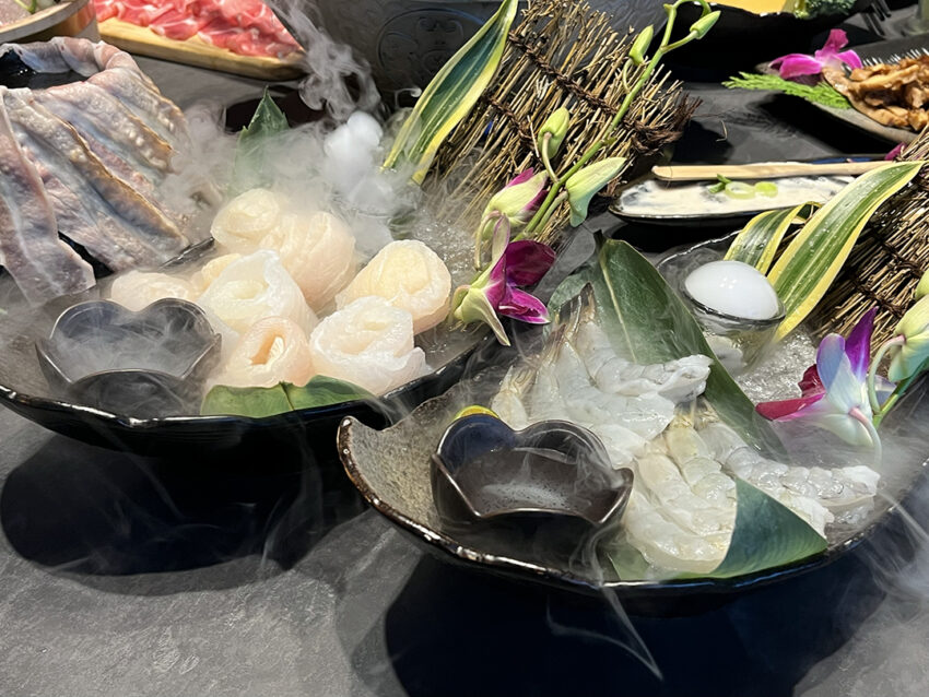 岩漿火鍋 海鮮 極品鳳尾蝦 雪花魚卷