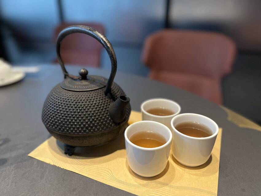 岩漿火鍋 熱茶無限續