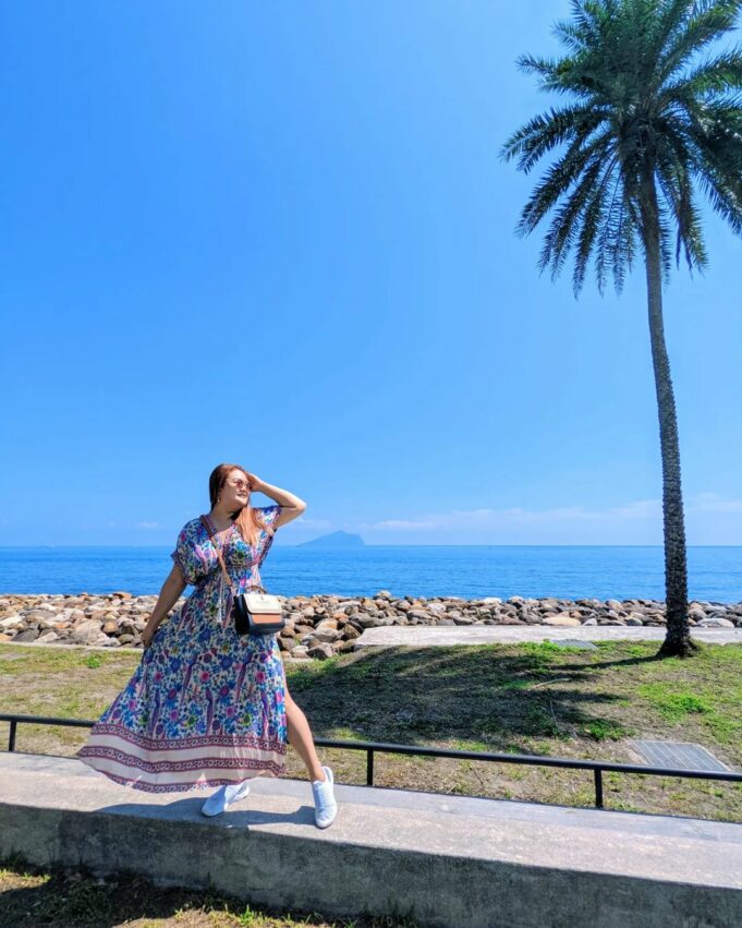 頭城景點,頭城濱海森林公園有著一望無際的藍色大海,還能看到宜蘭地標─龜山島。這裡可以做的活動很多,散步、騎自行車、喝咖啡、烤肉和露營 頭城景點,頭城濱海森林公園有著一望無際的藍色大海,還能看到宜蘭地標─龜山島。這裡可以做的活動很多,散步、騎自行車、喝咖啡、烤肉和露營