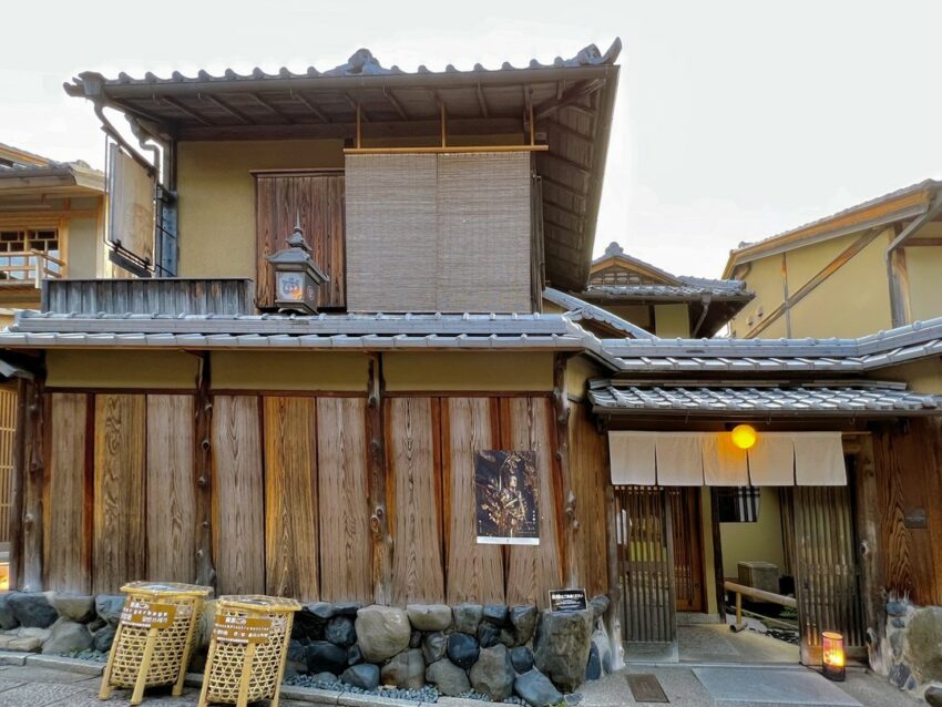 清水寺一日遊,清水寺一日遊,清水寺景點,清水寺景點,京都清水寺一日遊,清水寺交通方式,清水寺交通,清水寺交通,清水寺到伏見稻荷,伏見稻荷到清水寺,京都車站到清水寺,清水寺到京都車站,清水寺由來,清水寺傳說,清水寺祭典,清水寺夜間參拜,清水寺櫻花,清水寺楓葉,清水寺景點推薦,清水寺和服,清水寺介紹,三重塔,地主神社, 清水寺音羽の瀧,清水寺本堂千手觀音,清水舞台,清水寺周邊景點推薦,花見小路,八坂神社,ねねの道-寧寧之道,高台寺,將軍塚青龍殿,石塀小路,八坂塔,庚申堂,二年坂,三年坂,清水寺星巴克,清水寺必買推薦,伴手禮,京都七味唐辛子,MALEBRANCHE濃茶夾心餅乾,清水寺御守,香十,香片香包,清水寺美食推薦,清水寺小吃,藤菜美醬油糰子,Kyo-baum,抹茶年輪蛋糕,清水寺午餐,麵藏人,蕎麥麵,阿古屋茶屋,茶泡飯,清水寺晚餐,京都衹園天婦羅,八坂圓堂,Gion Bansan,清水寺伴手禮,清水寺,清水寺怎麼玩,