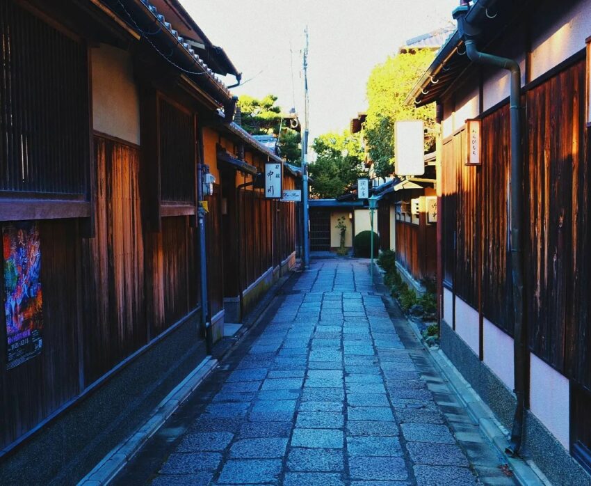 清水寺一日遊,清水寺一日遊,清水寺景點,清水寺景點,京都清水寺一日遊,清水寺交通方式,清水寺交通,清水寺交通,清水寺到伏見稻荷,伏見稻荷到清水寺,京都車站到清水寺,清水寺到京都車站,清水寺由來,清水寺傳說,清水寺祭典,清水寺夜間參拜,清水寺櫻花,清水寺楓葉,清水寺景點推薦,清水寺和服,清水寺介紹,三重塔,地主神社, 清水寺音羽の瀧,清水寺本堂千手觀音,清水舞台,清水寺周邊景點推薦,花見小路,八坂神社,ねねの道-寧寧之道,高台寺,將軍塚青龍殿,石塀小路,八坂塔,庚申堂,二年坂,三年坂,清水寺星巴克,清水寺必買推薦,伴手禮,京都七味唐辛子,MALEBRANCHE濃茶夾心餅乾,清水寺御守,香十,香片香包,清水寺美食推薦,清水寺小吃,藤菜美醬油糰子,Kyo-baum,抹茶年輪蛋糕,清水寺午餐,麵藏人,蕎麥麵,阿古屋茶屋,茶泡飯,清水寺晚餐,京都衹園天婦羅,八坂圓堂,Gion Bansan,清水寺伴手禮,清水寺,清水寺怎麼玩,