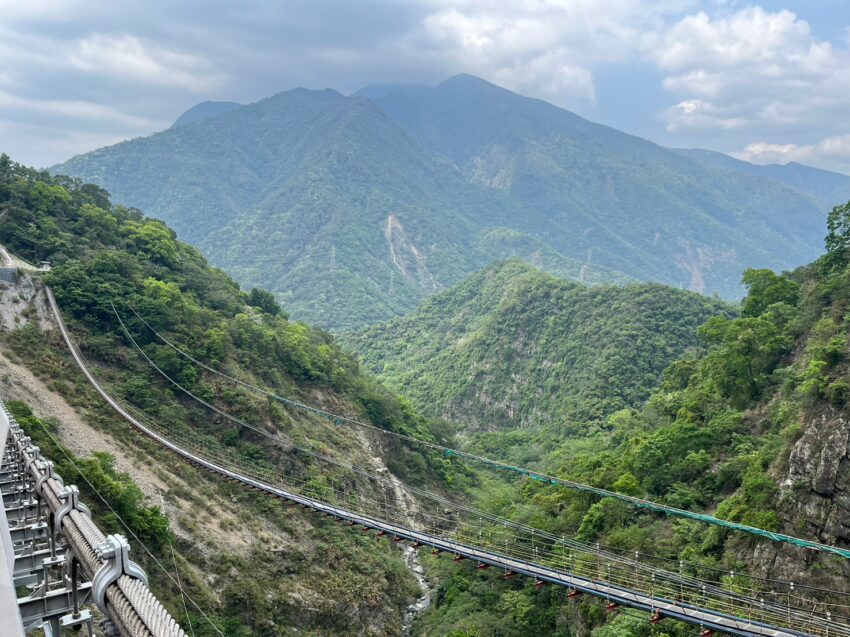 雙龍吊橋｜探訪全台最高彩虹吊橋，購票優惠、交通接駁、周邊景點【雙龍瀑布七彩吊橋全攻略】 3 2024