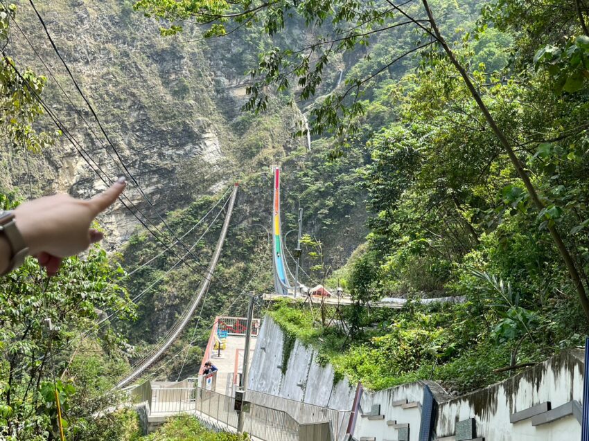 雙龍吊橋 雙龍吊橋｜探訪全台最高彩虹吊橋，購票優惠、交通接駁、周邊景點【雙龍瀑布七彩吊橋全攻略】 2 2024