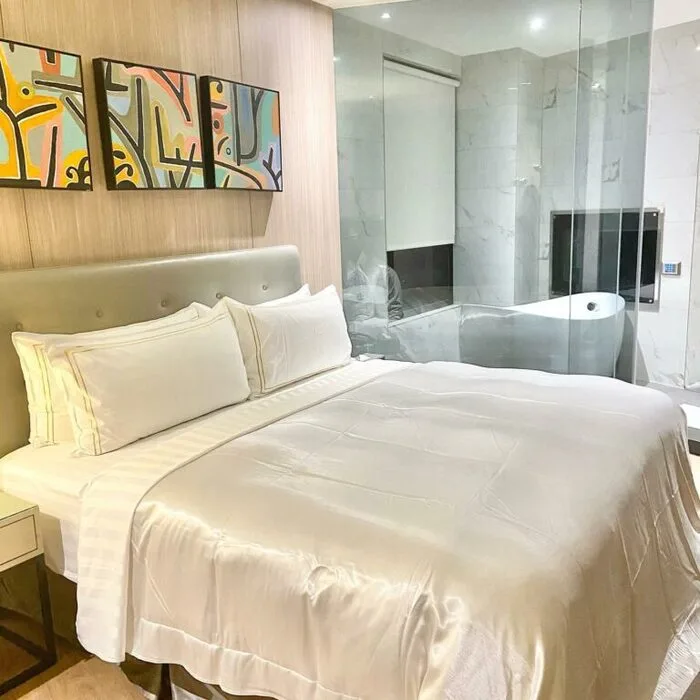 台北住宿推薦 2023台北住宿推薦30間各類必住台北飯店!平價住宿/親子住宿/五星飯店/台北車站住宿/新北住宿 台北住宿推薦 2023 精緻、質感超好、villa等級的江月行館這間台北汽車旅館,被不少情侶視為必須體驗的頂級台北motel,雖然位於三重,但過個橋就直達北市中心,距離西門紅樓、華西街觀光夜市都不到 5 公里,交通超方便,也是不少外縣市朋友情人旅遊玩台北、找台北汽車旅館休息的首選。這間台北情趣旅館獨立車庫、按摩浴缸當然都有,連浴室地板都貼心加熱,如此舒適的住宿體驗,怎能不推!