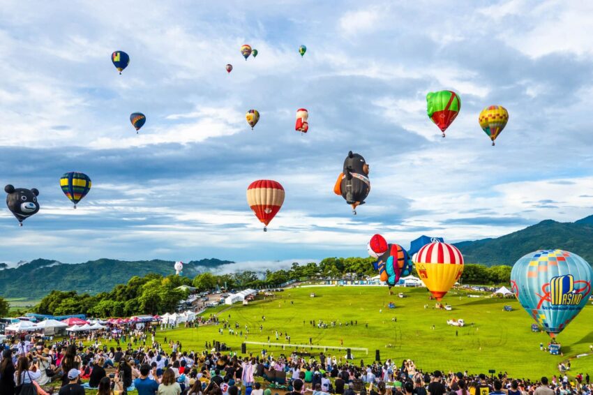 2023台東熱氣球 眾多熱氣球飛向天空
