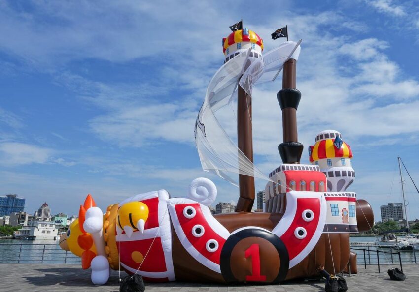 台南景點 2023台南景點推薦36個台南一日遊景點路線!臺南市區/安平/安南/七股/仁德/郊區景點都有,來台南旅遊不可錯過。 台南景點 2023 台南安平休憩碼頭在09/08至10/29,展出動漫海賊王中,魯夫與草帽海賊團12米高的巨型千陽號、以及巨型喬巴帽、各種海賊王主題拍照板!全區免費入場,甚至還有主題快閃店和每晚都非常精采的主題燈光秀!不妨連著漁光島、億載金城、安平定情碼頭德陽艦一起玩台南一日遊吧。