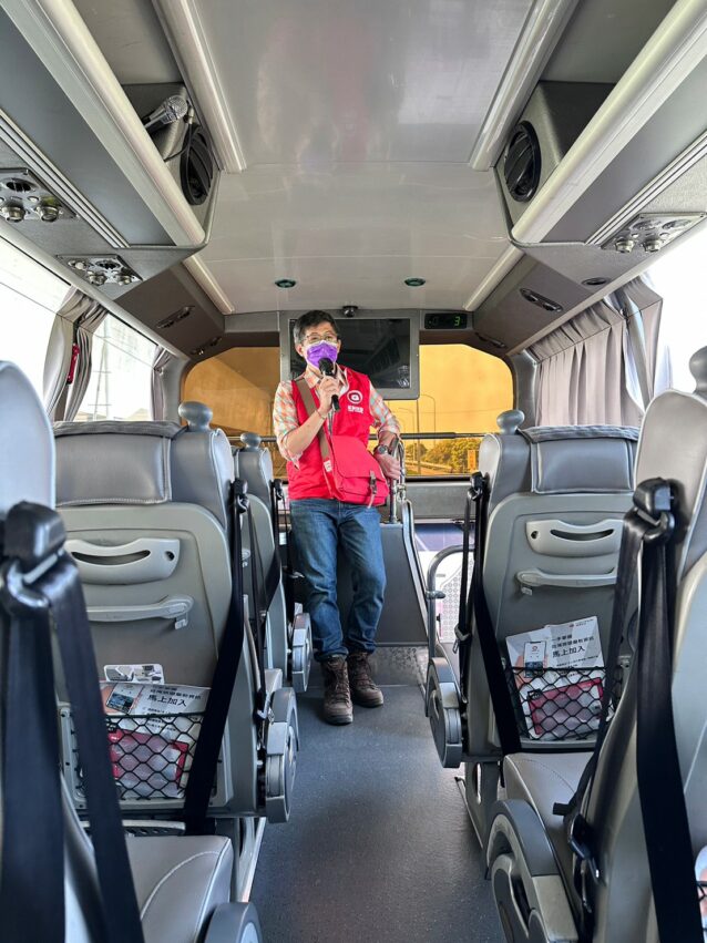 2023 最適合去阿里山旅遊的交通方式【阿里山接駁巴士】，會等人的新形態郵輪式交通。