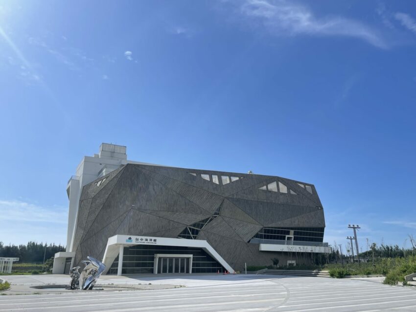 台中新景點【台中海洋館】8/21開幕，台中海洋生態館10米大魚缸必拍，4大亮點展區搶先看！