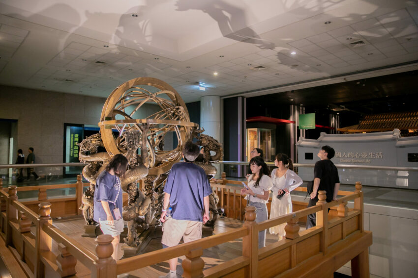 全台唯一，博物館夜遊派對！「館前一號所」帶你夜訪科博館，夜探恐龍、木乃伊、XR科幻場景！
