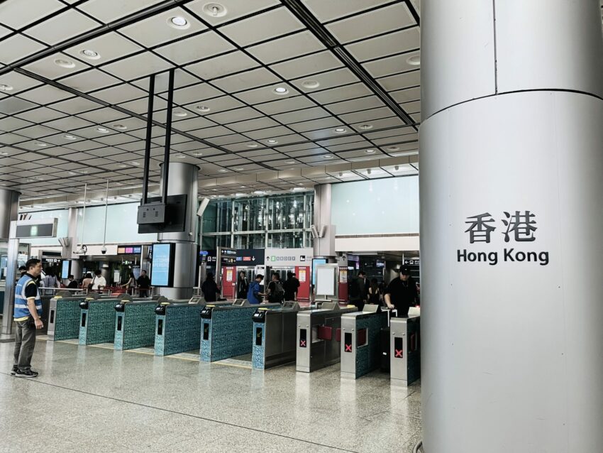 【香港機場快線】不用半小時快速到市區，香港快線票價優惠、班次路線、搭乘方式