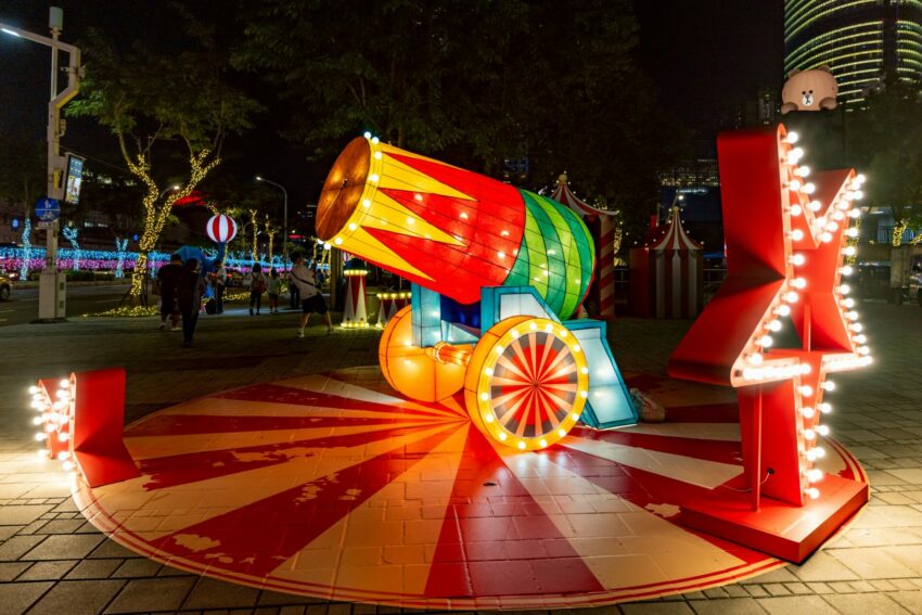 【新北耶誕城】11/14夢幻開城！LINE FRIENDS 馬戲嘉年華主題，四大燈區/主燈秀/演唱會一次看