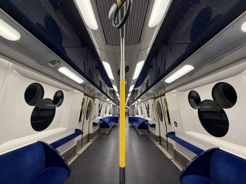 【香港迪士尼樂園攻略】親子必玩遊樂設施、門票推薦、裝備清單、樂園住宿，陪孩子寫下童話瞬間！